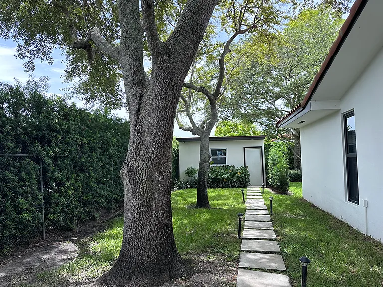 SW 94th Ct — Photo 1