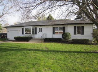 127 E Prosser St, Silver Lake, WI 53170