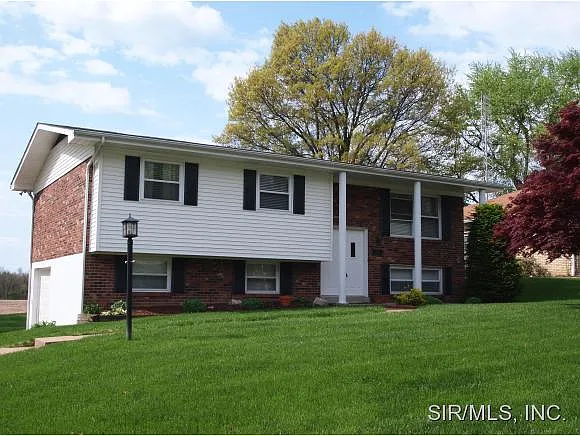 128 Lake Forest Dr photo 1