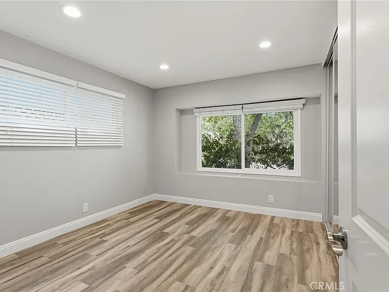 9754 Yolanda Ave — Photo 29
