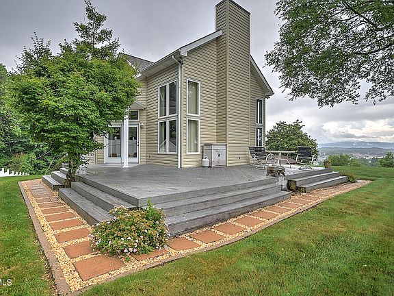 4th image of 290 Locust Hill Dr