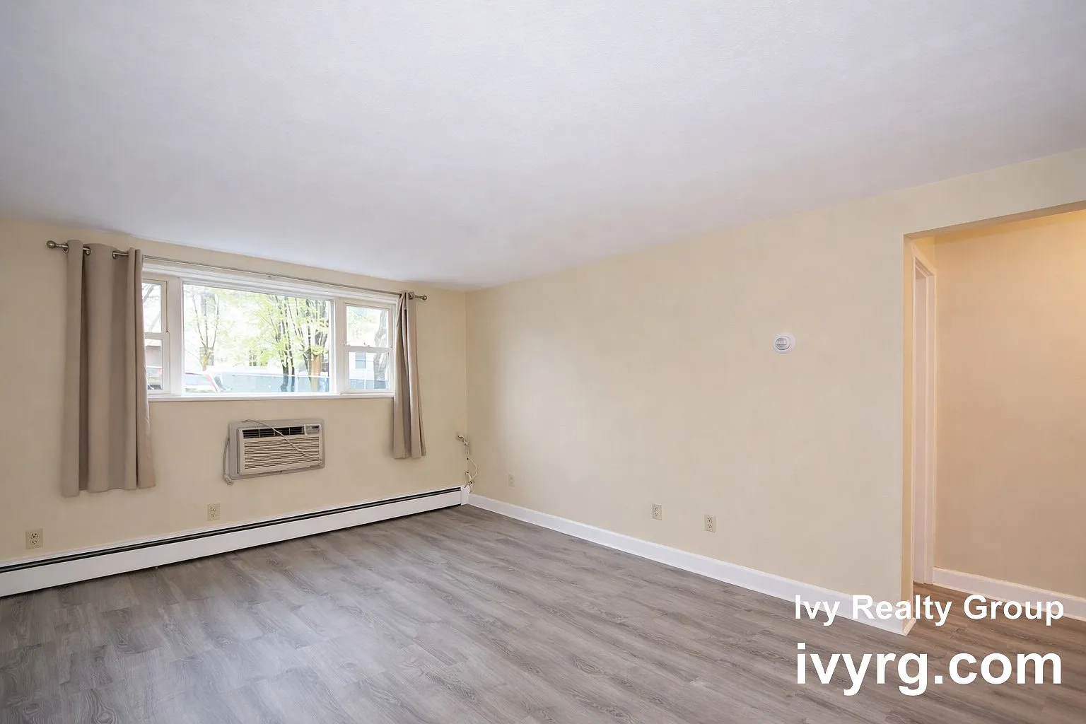 2 bed, 1.0 bath, 701 sqft, $2,626 — Photo 3