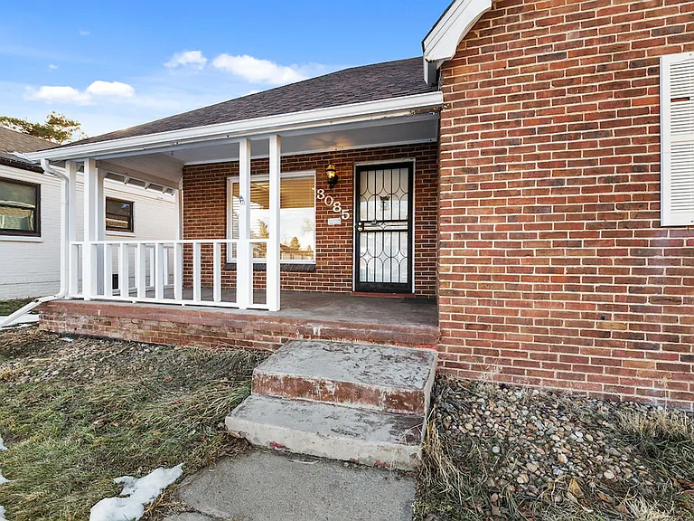 3085 N Clermont St — Photo 5