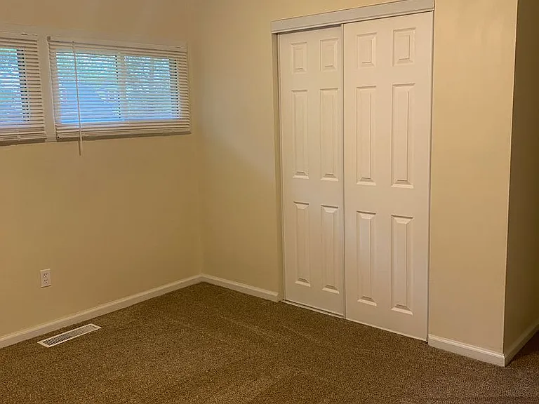 379 Rosemont Ave — Photo 9