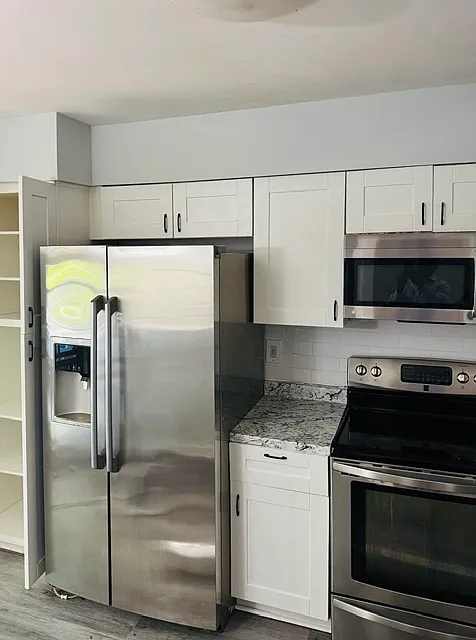 4 bed, 2.5 bath, 2528 sqft, $3,000 — Photo 2