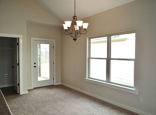 4th image of 858 Kent Dr