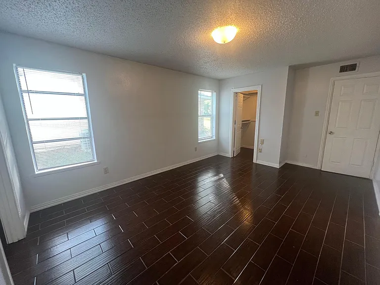 6004 Pinto Cir — Photo 24