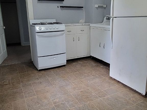 2nd image of 315 1/2 5th Ave S