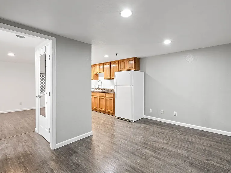 230 Guerrero St #B — Photo 8
