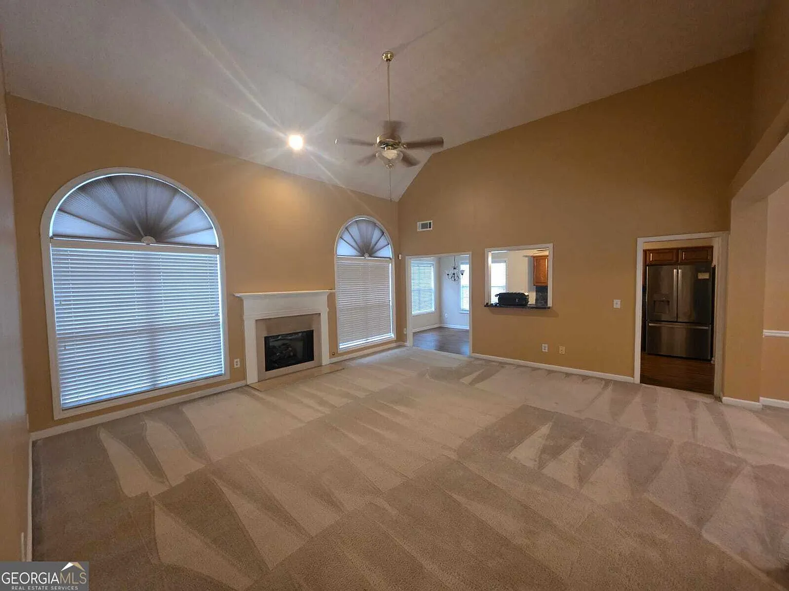 5 bed, 3.0 bath, 2698 sqft, $2,350 — Photo 2