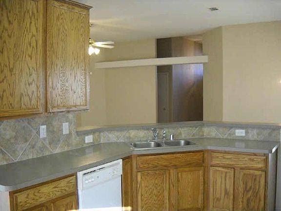 4th image of 6608 Fairglen Dr