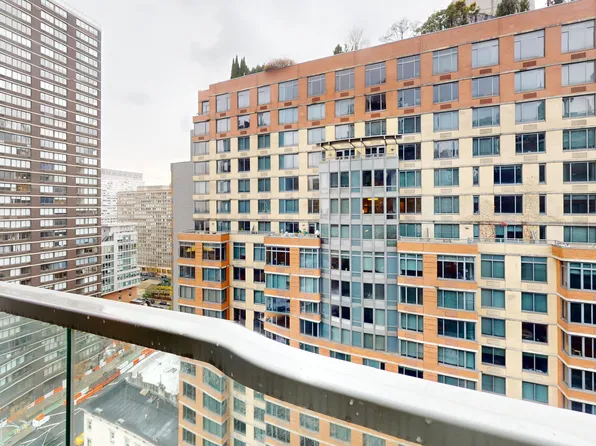 237 East 34th Street image 2 of 30