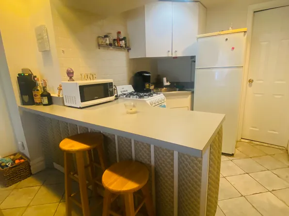 520 Undercliff Avenue image 4 of 9