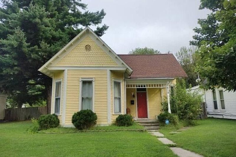 1st image of 518 W 5th St