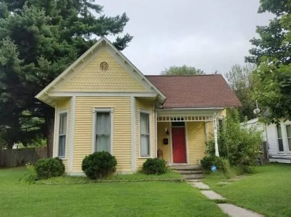 518 W 5th St, Seymour, IN 47274