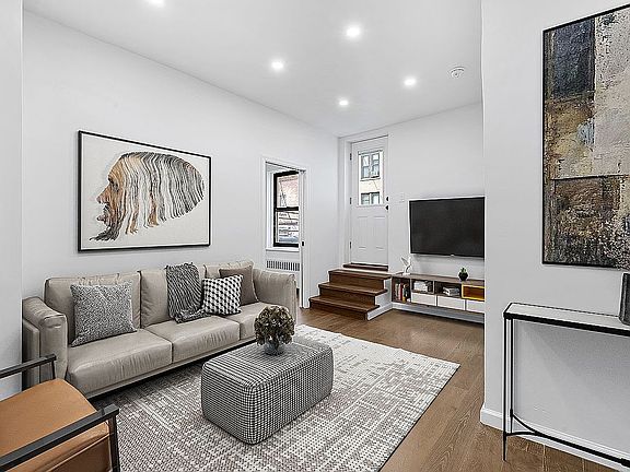 2nd image of 237 W 72nd St APT 3R