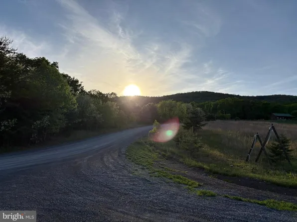 55 Grimaldi Way, Hedgesville, WV 25427