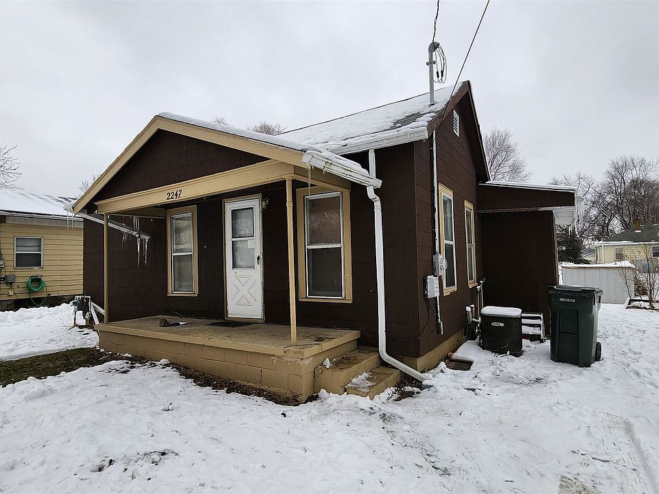 2nd image of 2247 Temple Ave