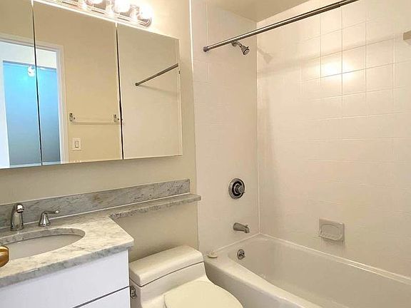 4th image of 350 W 50th St APT 5QQ