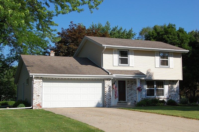 1st image of W307S8553 Woodland Dr