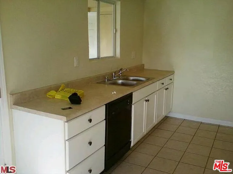 310 N Cherry St — Photo 3