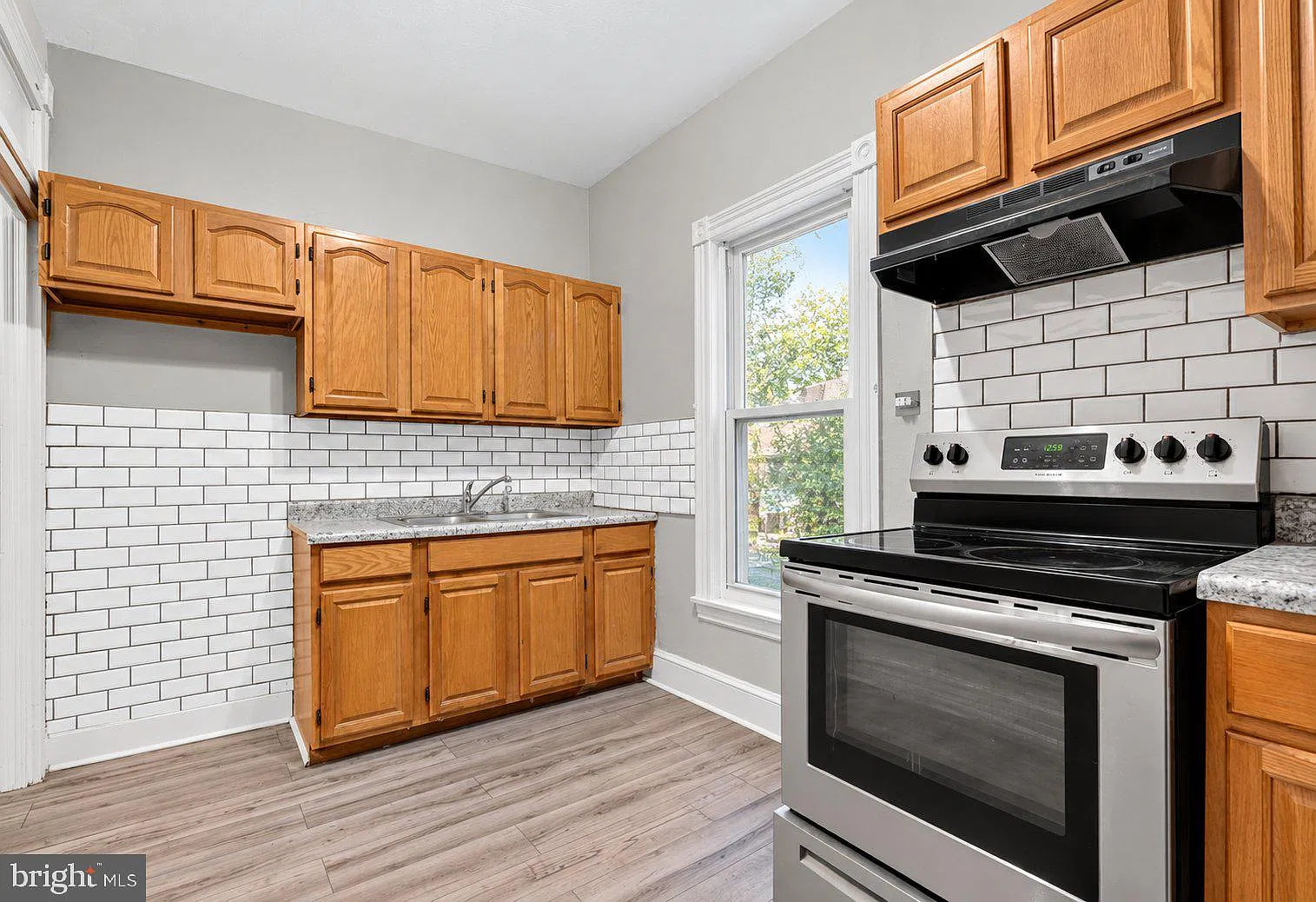 2 bed, 1.0 bath, 2100 sqft, $1,225 — Photo 4