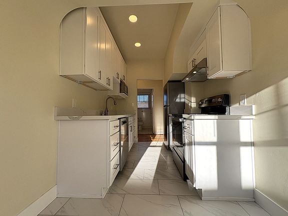 5th image of 530 Webster St APT 8