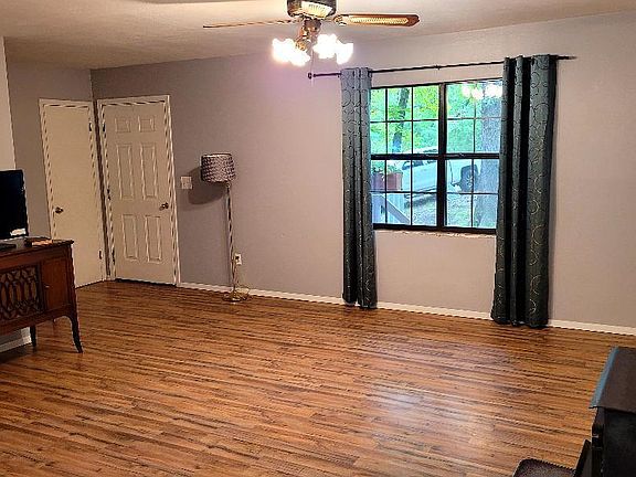 5th image of 312 E Circle Dr
