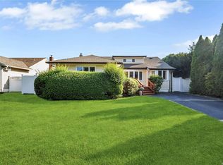 3674 Collector Ln, Bethpage, NY 11714