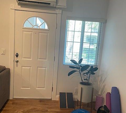 5th image of 11470 Moorpark St APT 8