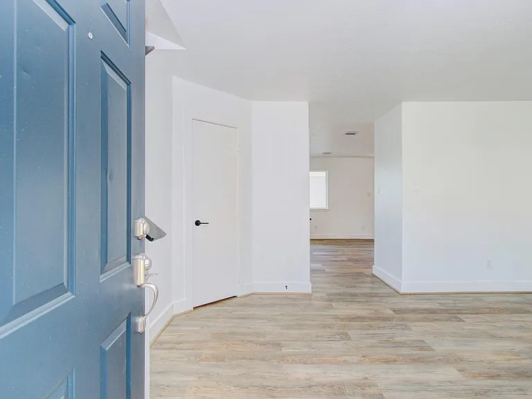 6117 Settlers Square Ln — Photo 3