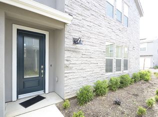 10945 N Honeysuckle Dr, Fresno, CA 93730