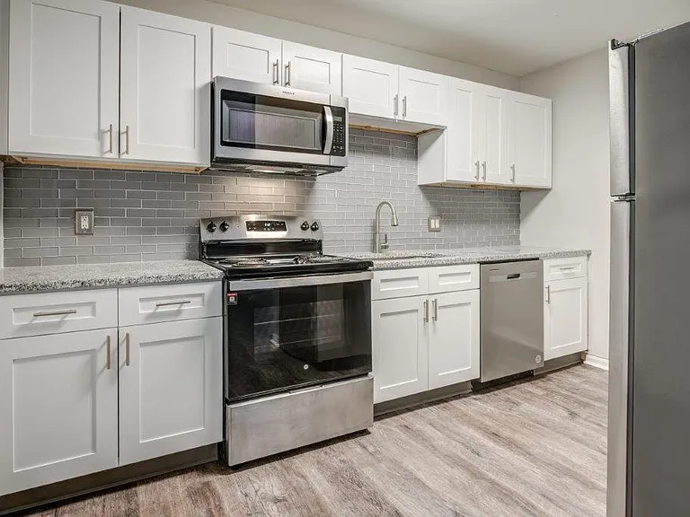 The Summit at Ridgewood Apartment and Townhomes — Photo 1