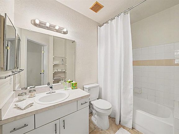3rd image of 17108 CARRINGTON PARK DR #722