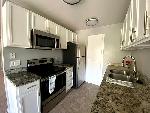 Blackford Oaks Apartments Photo 1