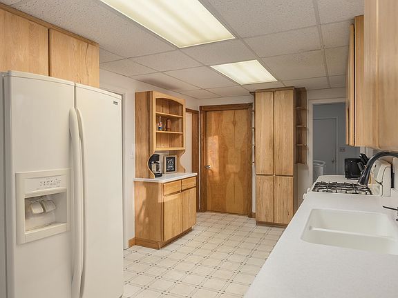 4th image of 2727 Riverview Dr
