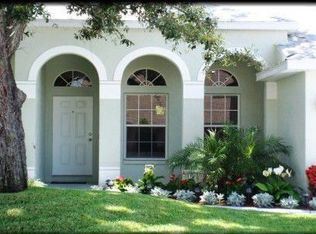 395 Wood Bridge Ave, Tarpon Springs, FL 34689