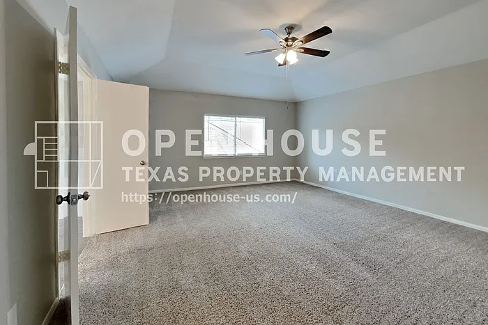 4 bed, 2.5 bath, 2371 sqft, $2,325 — Photo 4