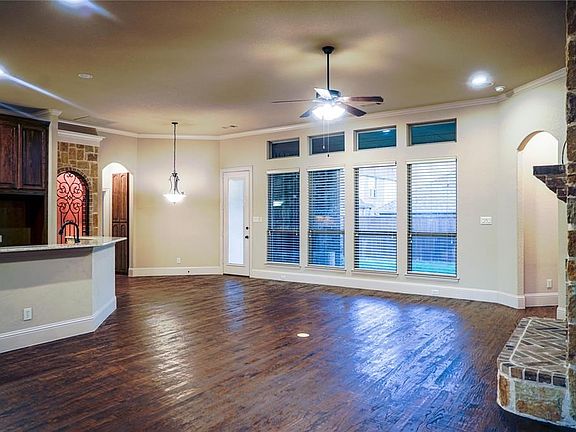 3rd image of 2803 Spring Oaks Dr