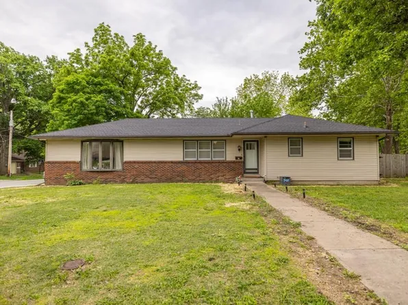 514 E Green St, Clinton, MO 64735