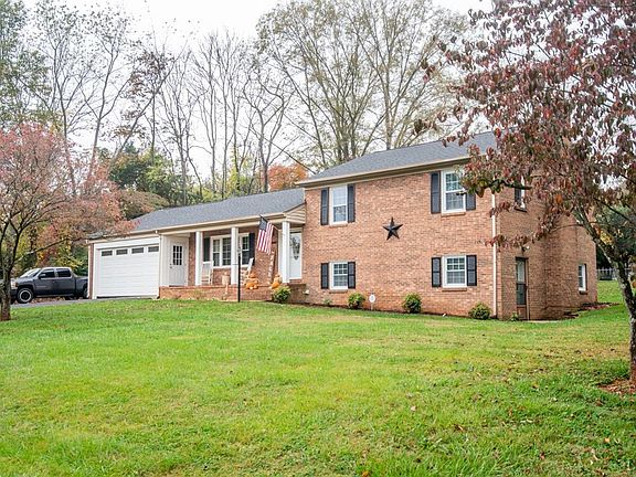4th image of 210 Blumont Dr