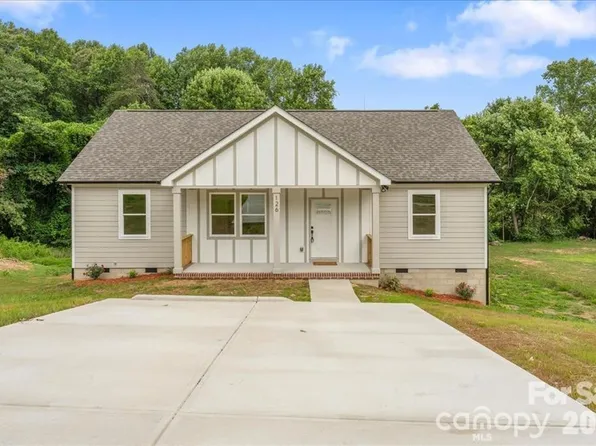 126 Aspen St, Yadkinville, NC 27055
