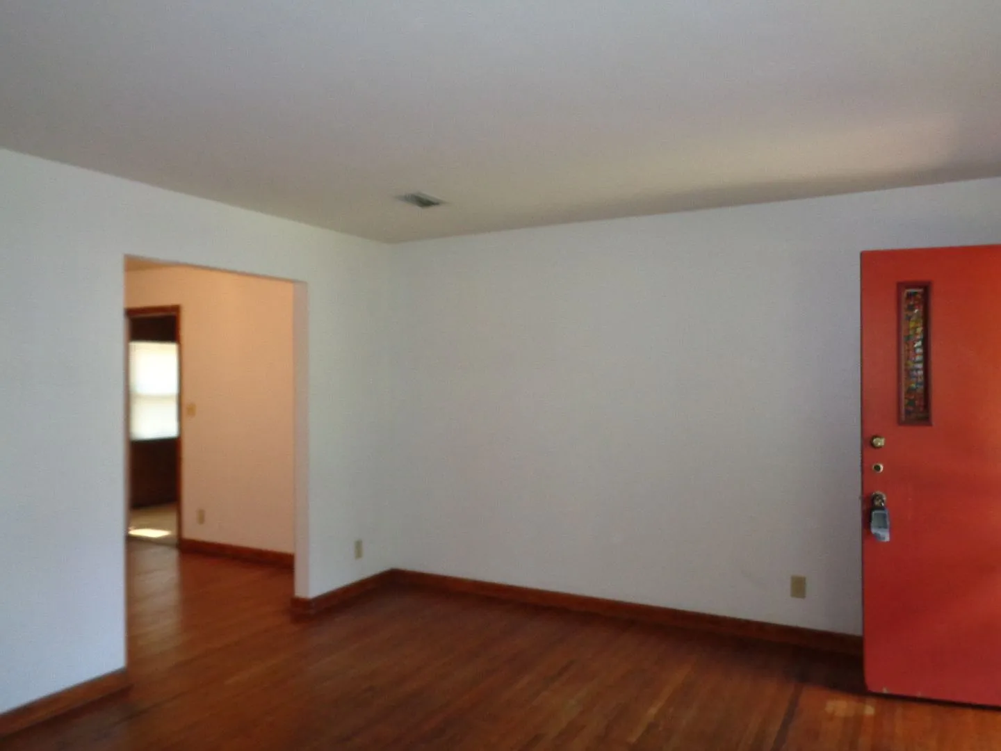 Beautiful Move-In Ready Home with Bonus Room! — Photo 4