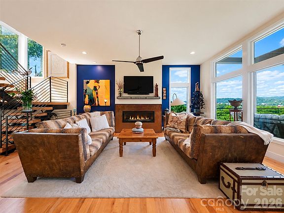 5th image of 220 Riverview Dr