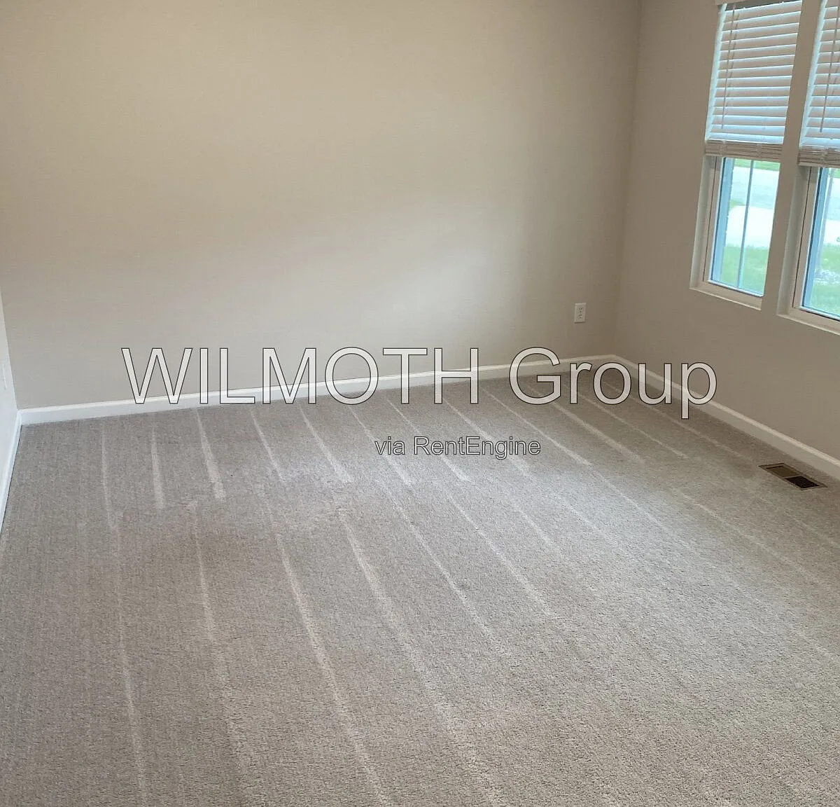 4 bed, 2.5 bath, 2726 sqft, $2,650 — Photo 2