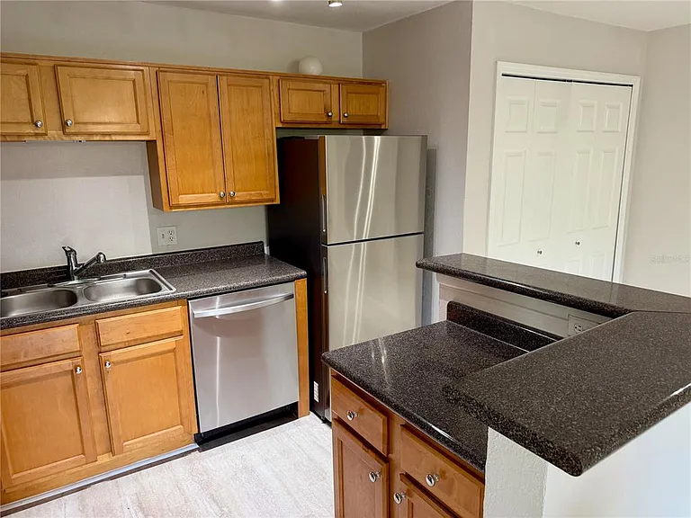 375 Lake Ontario Ct #203 — Photo 7