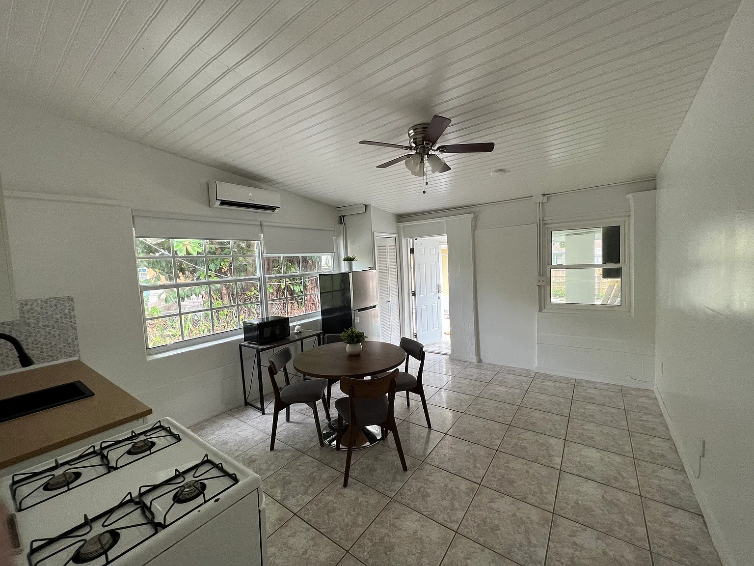 1 bed, 450 sqft, $1,800 — Photo 4