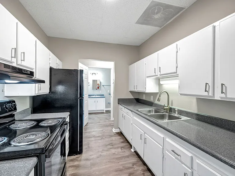 Elm Creek Apartments — Photo 39