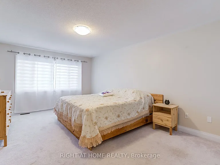 70 Westlake Cres — Photo 14