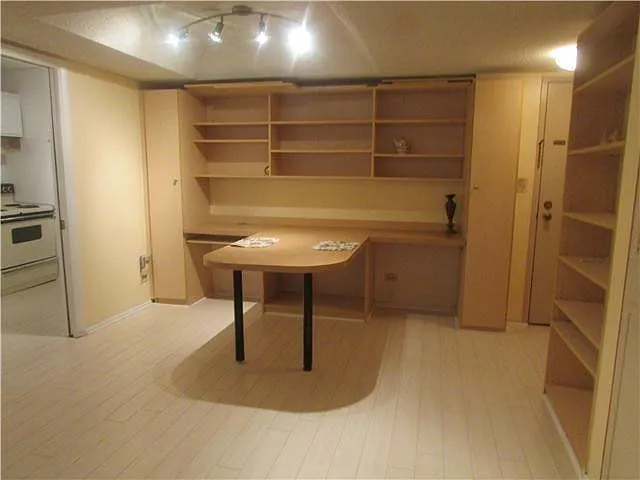 1 bed, 1.5 bath, 800 sqft, $1,580 — Photo 1